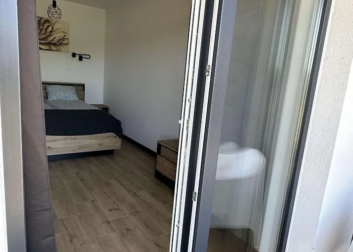 Salazar * Debina (Ustka)